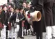Peste 10.000 de spectatori la parada obiceiurilor de iarnă din Suceava. Printre aceștia și premierul Ludovic Orban VIDEO