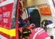O persoană și-a pierdut viața și alte două au fost rănite după ce mașina în care se aflau a intrat într-un cap de pod