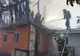 Incendiu puternic la o gospodărie din Plopeni VIDEO