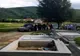 Rudele unui bărbat decedat, infectat cu COVID 19, s-au ales cu dosar penal după ce au desigilat sicriul VIDEO