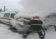 I-a luat foc mașina în curte (FOTO)