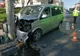 Patru copii și o femeie au ajuns la spital după ce un microbuz a intrat într-un stâlp