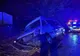 MICROBUZ CU 10 PERSOANE, RĂSTURNAT ÎN LOCALITATEA DRĂGOEȘTI, JUD. SUCEAVA 