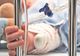Un copil de patru ani a ajuns la spital după ce o poartă metalică a căzut peste el
