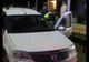 Un tânăr a blocat cu mașina o stradă din Ipotești. A fost scos cu forța de polițiști din vehicul VIDEO