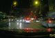 VIDEO Polițist filmat în timp ce vorbește la telefon și taie fața altei mașini în sensul giratoriu