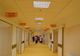 Un tânăr a ajuns în sala de operație după ce a căzut de pe un pod într-un pârâu