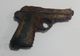 Pistol din anul 1917 găsit între grinzile acoperișului unei școli