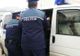 Hoți cu tupeu. Doi tineri au furat în plină zi toba de eșapament a unui camion