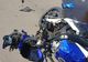 Un tânăr cu poliția pe urme a intrat cu motocicleta în șanț