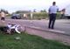 Un adolescent de 16 ani a ajuns la spital după ce a intrat cu mopedul într-o mașină