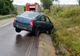 Băut și fără permis s-a oprit cu mașina în șanț