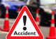 Trei persoane au ajuns la spital după ce un autoturism a lovit o statie de autobuz dezafectata 