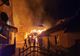 Pompierii suceveni s-au luptat cu flăcările ore în șir, după ce un incendiu a cuprins mai multe construcții din lemn