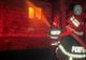 Femeie, găsită fără suflare în casa cuprinsă de flăcări. Focul a fost pus intenționat