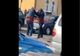 Bătaie între doi părinți în fața unei școli din județul Suceava - VIDEO