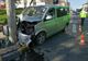 Patru copii și o femeie au ajuns la spital după ce un microbuz a intrat într-un stâlp